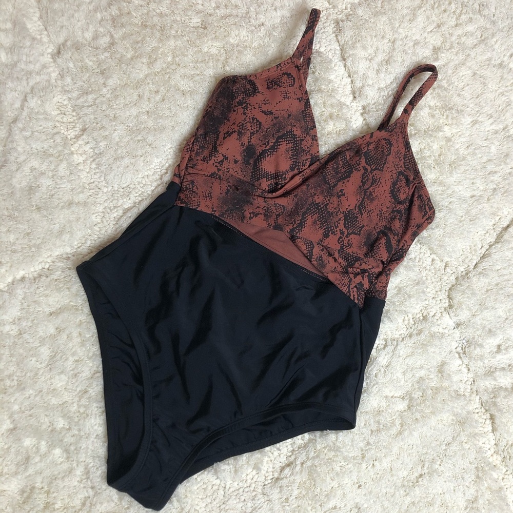 Kona Sol cut out swim suit